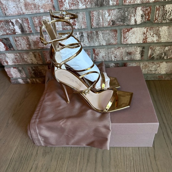 Gianvito Rossi Women's Gold Uptown Metallic Triple-Buckle Sandal Shoe - Picture 3 of 5